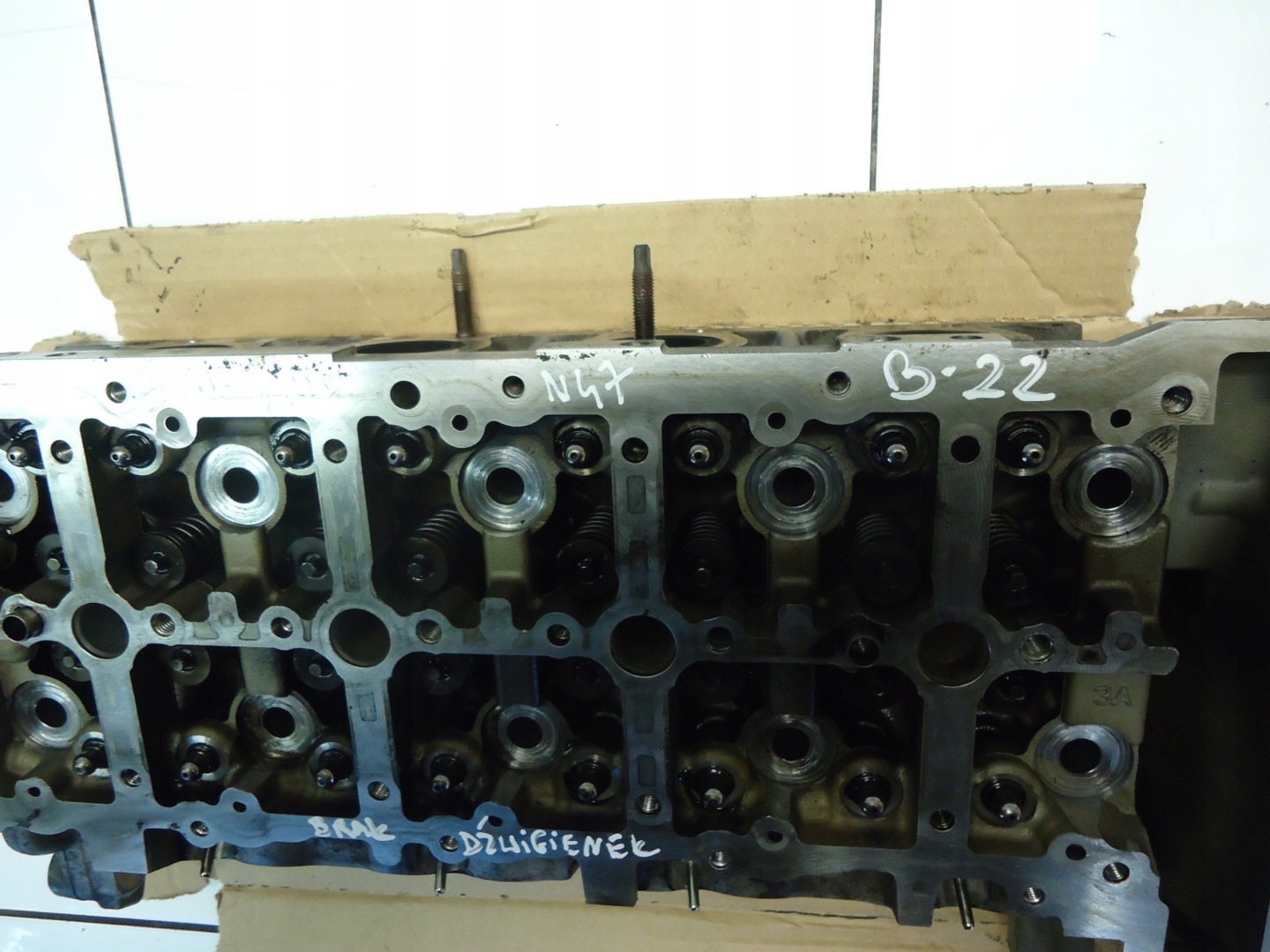 BMW 1 E87 2.0D N47D20 head. 7810465 does not have DZWIGIENEK
