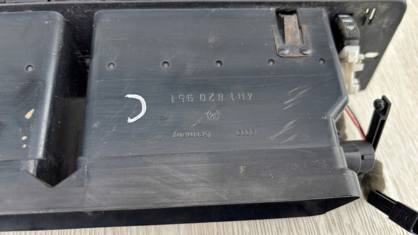 grid air conditioning devices consoles central AUDI A6 C5 4B 4B1820951 K108/SI343