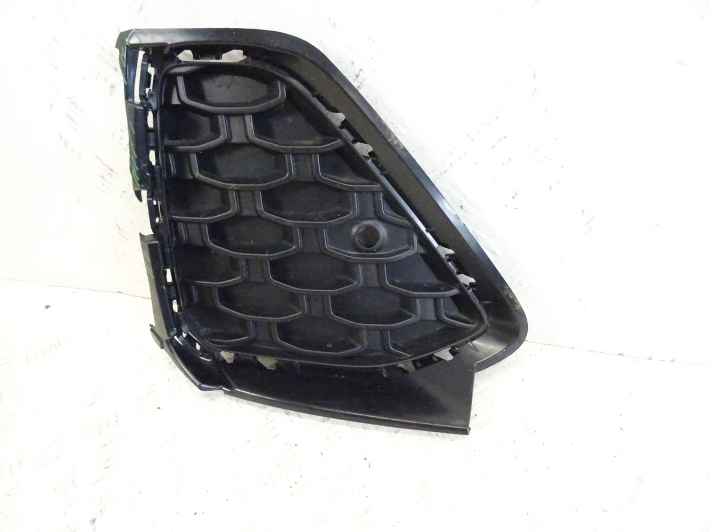 grid of a bumper right front AUDI Q8 S-LINE 4M8807152F