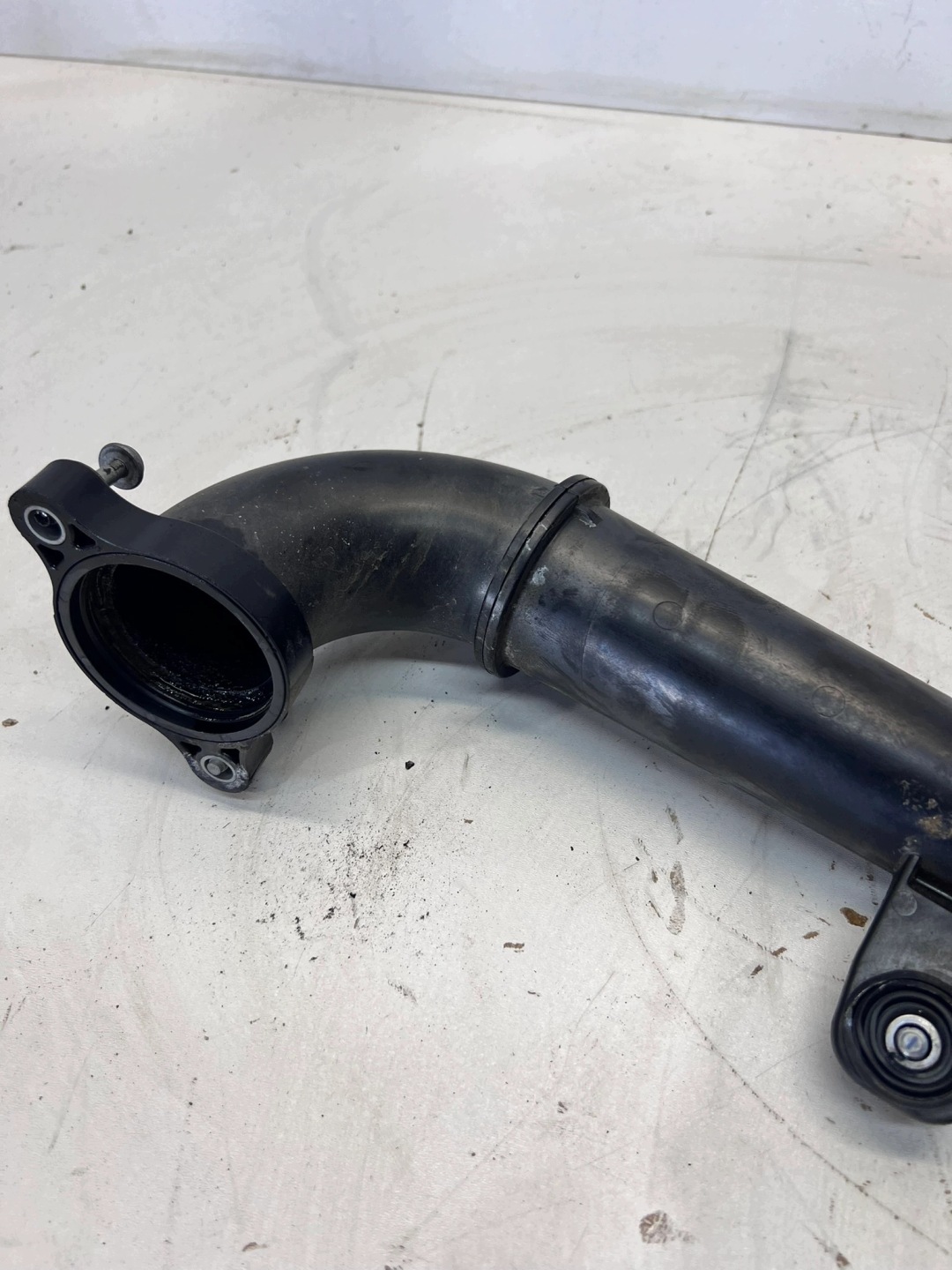 trouba hadice intercoolera AUDI A3 8V VW 2.0 TDI 04L145770N