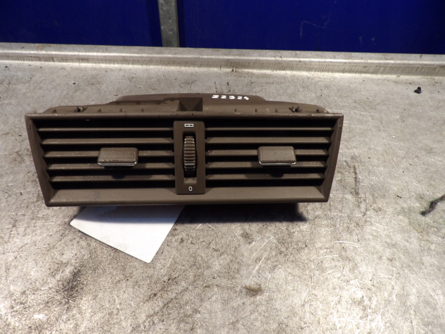 Mercedes W202 grid central 2028300554
