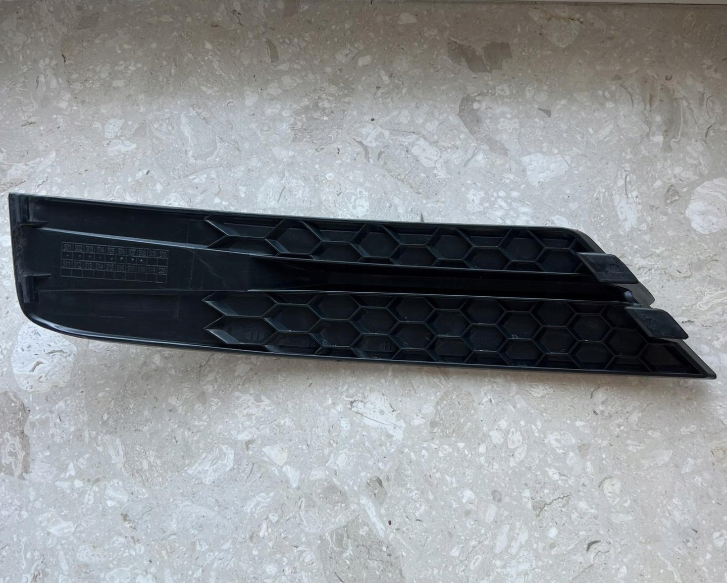 VW CRAFTER II mřížka nárazníku předního pravý předek pravý 7C0807246