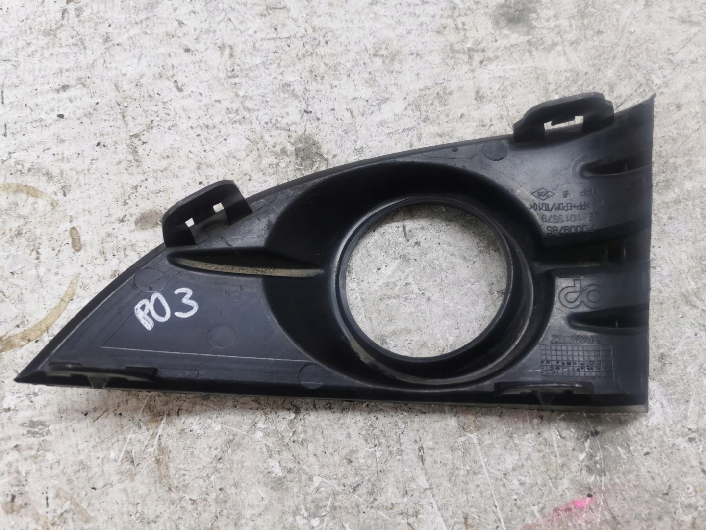 grid of a bumper right front RENAULT SCENIC II