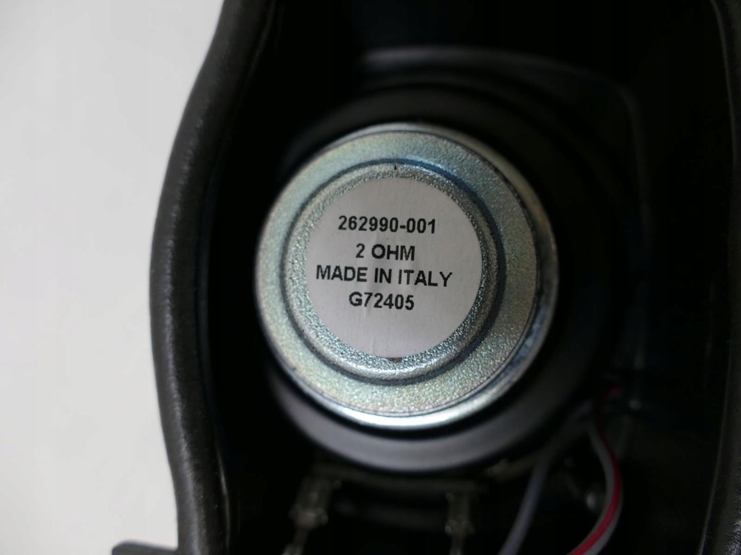 AUDI A8 D3 LIFT speaker POLKI left rear part BOSE