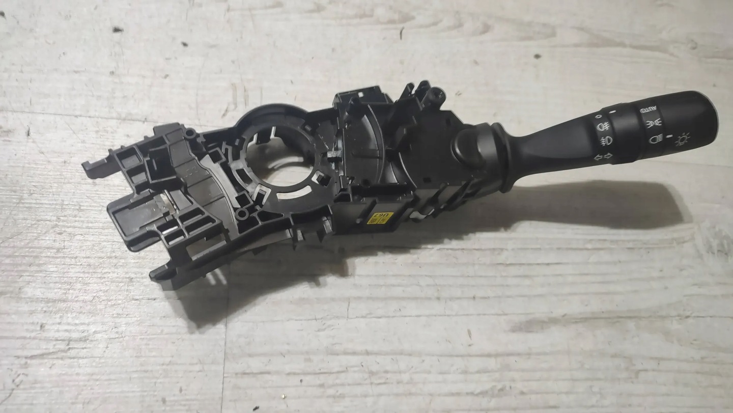 Toyota C-HR and 1.2 19r light switch