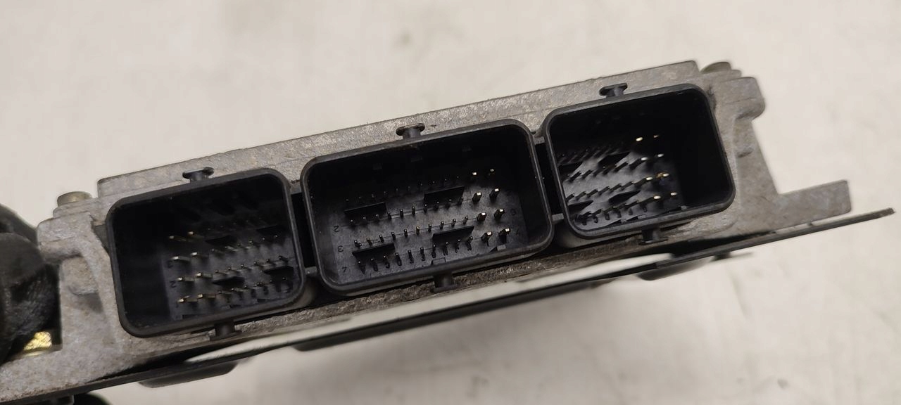 control unit computer of the engine Peugeot 307 CC 2,0 16V