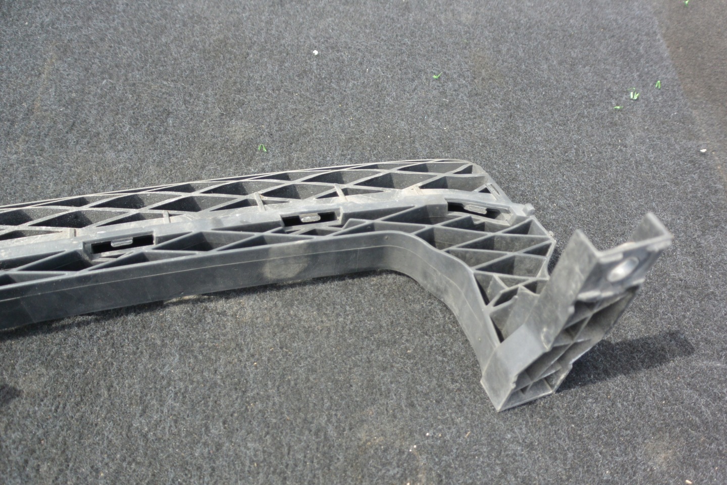 pillar grid of a bumper front VW VOLKSWAGEN PASSAT B7