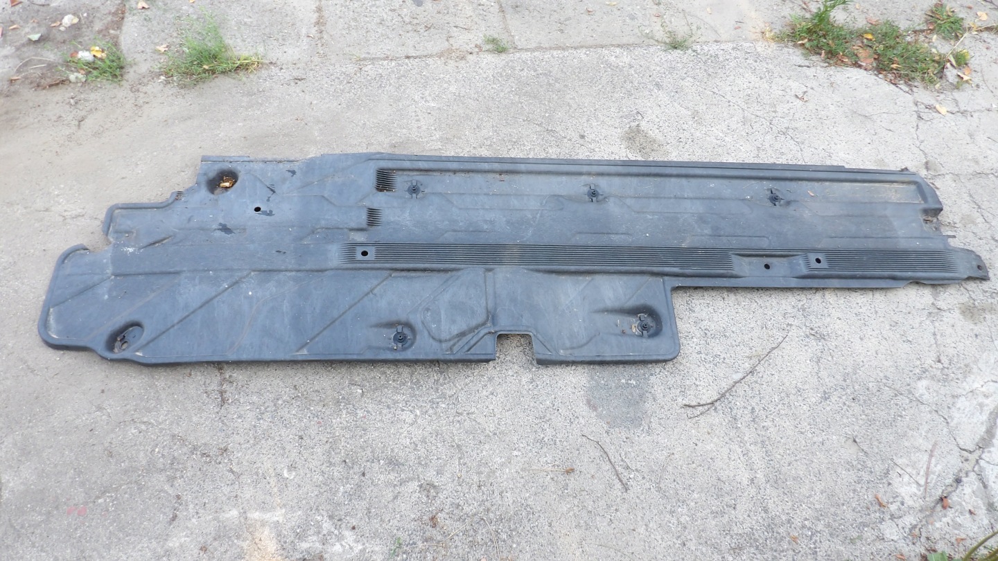 MERCEDES W204 GLK cover chassis right