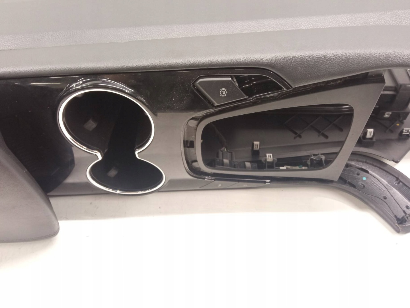TUNEL central armrest PANEL air conditioning devices rear part EM2BR060B44A Ford Galaxy Mk4