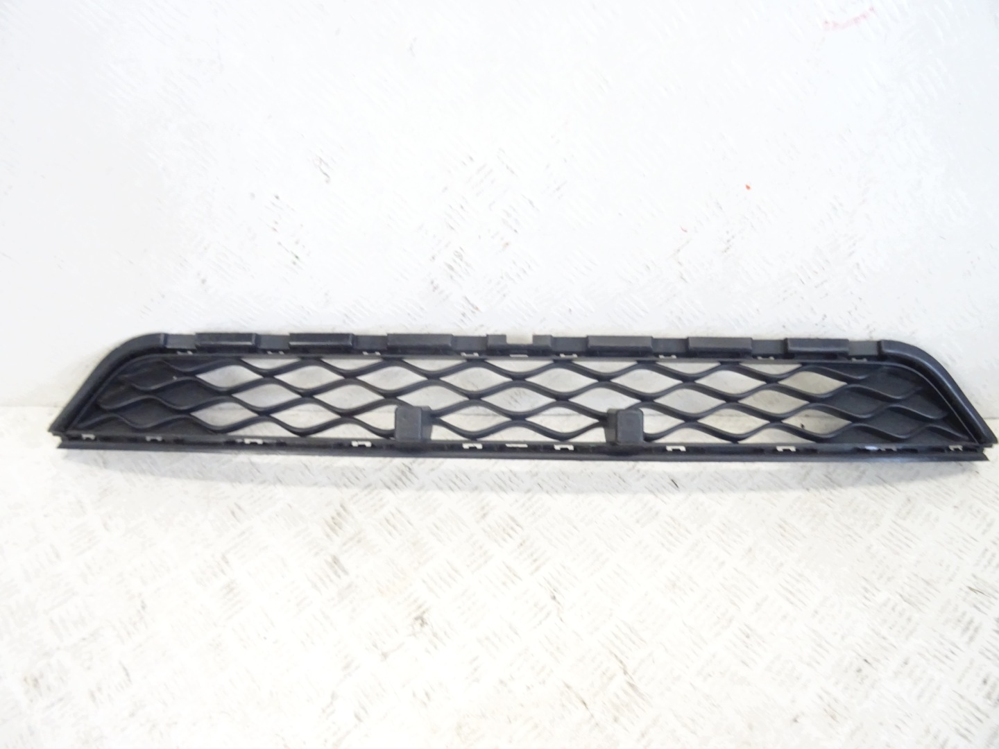 grid of a bumper front front central MG ZS P10361127