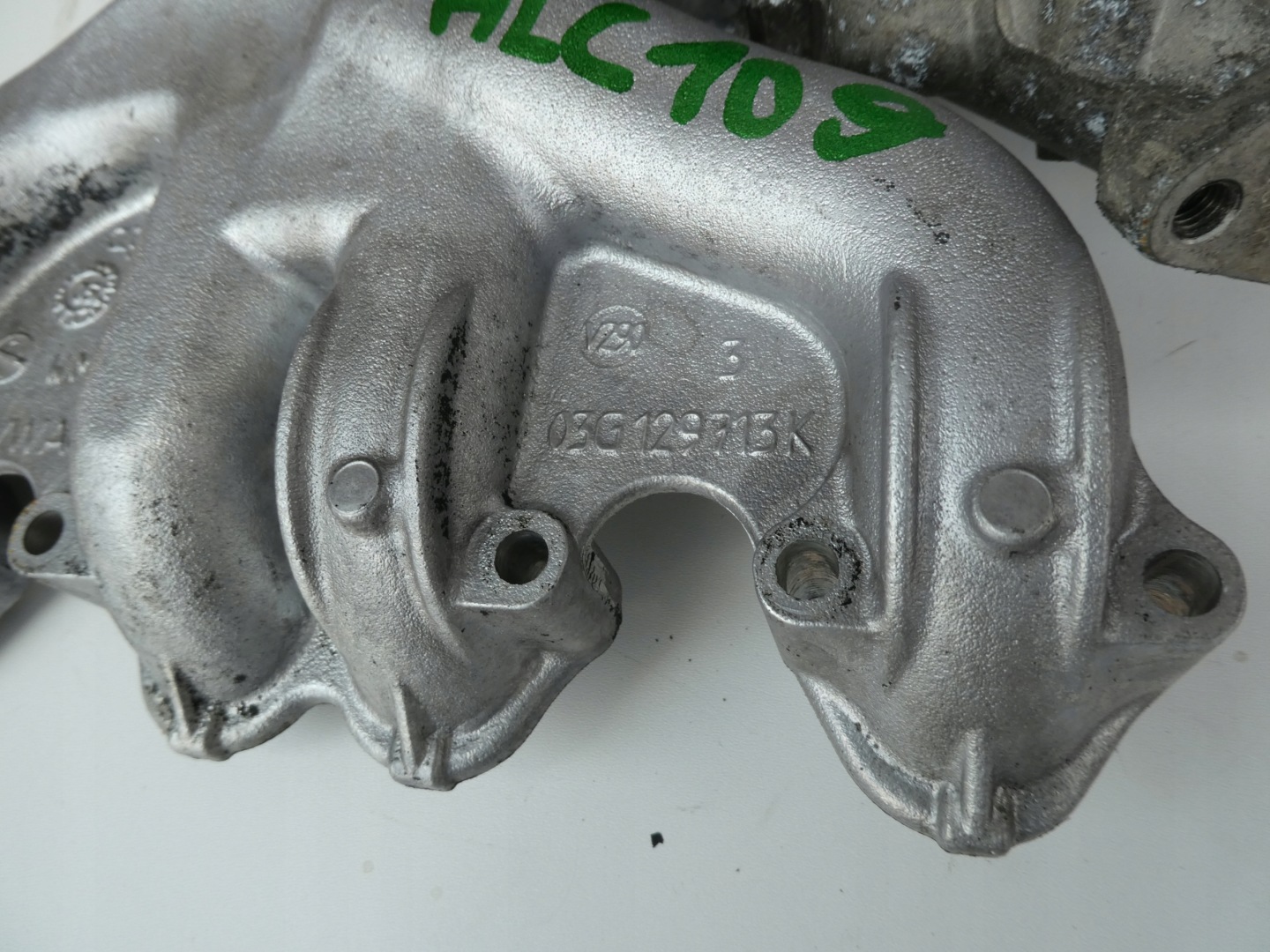 EGR valve throttle flap VW AUDI 2.0 TDI 03G129637A