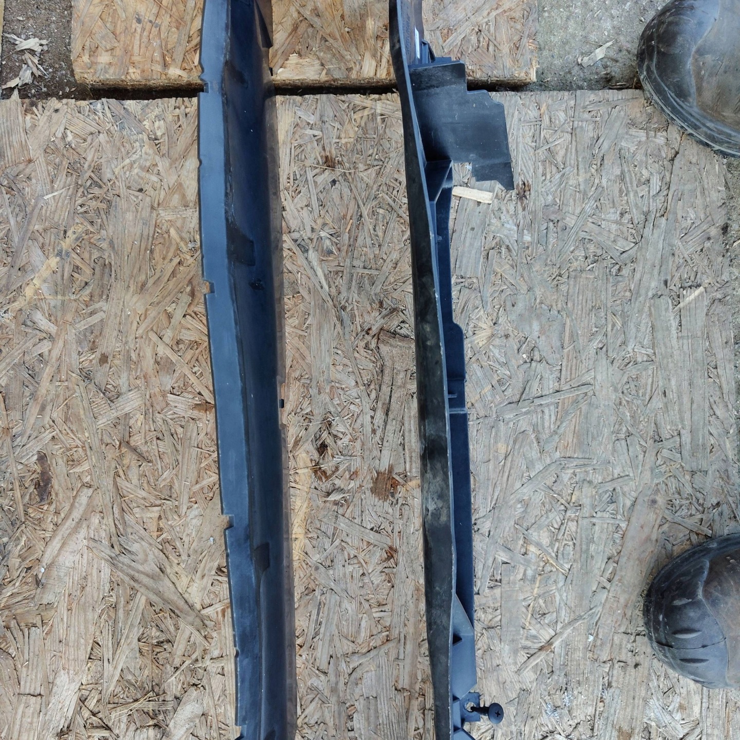 drain air front Ford Fiesta H1BB8B412A