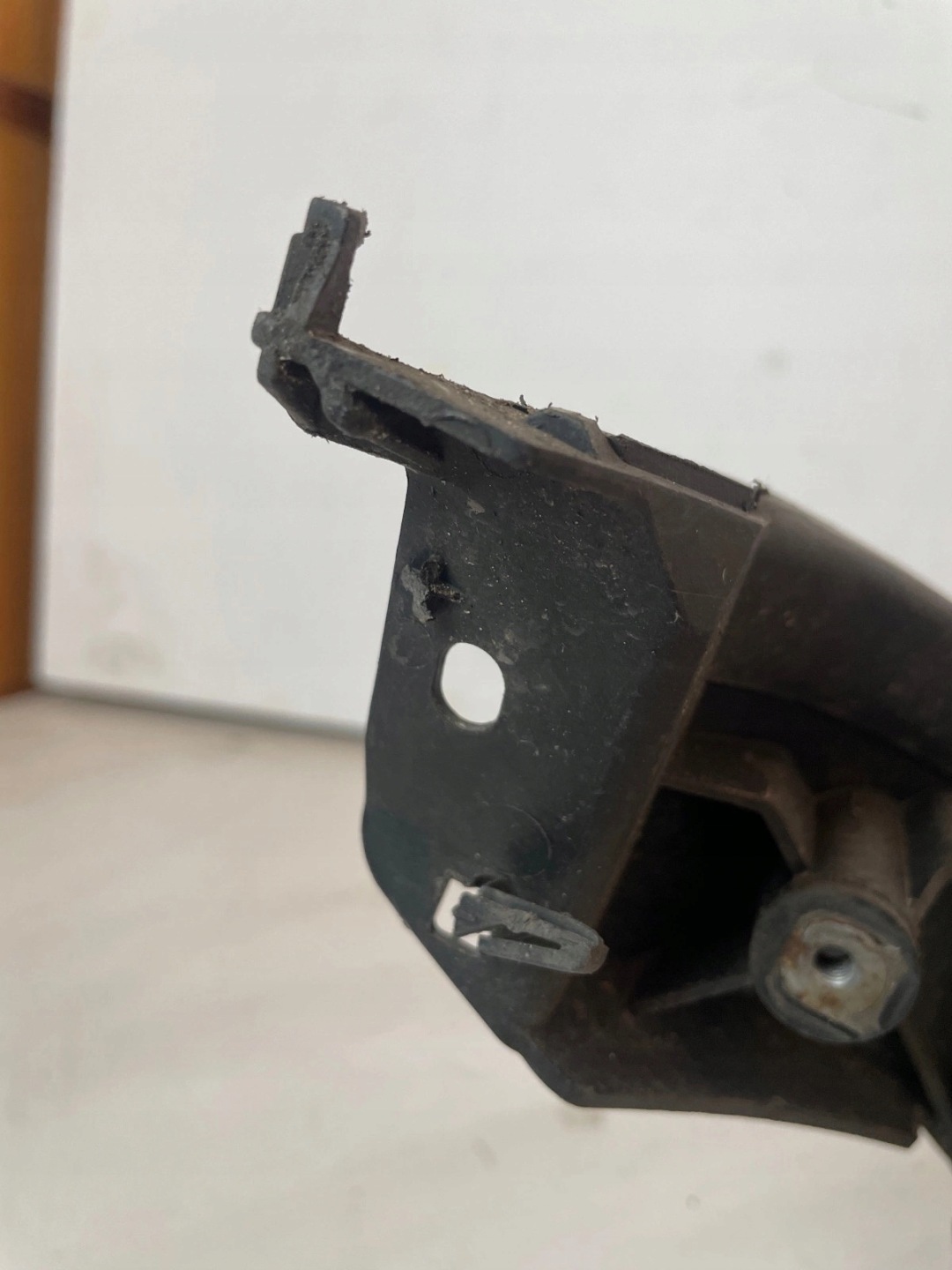 support holder below lampe front left Audi A5 8T A4 B8