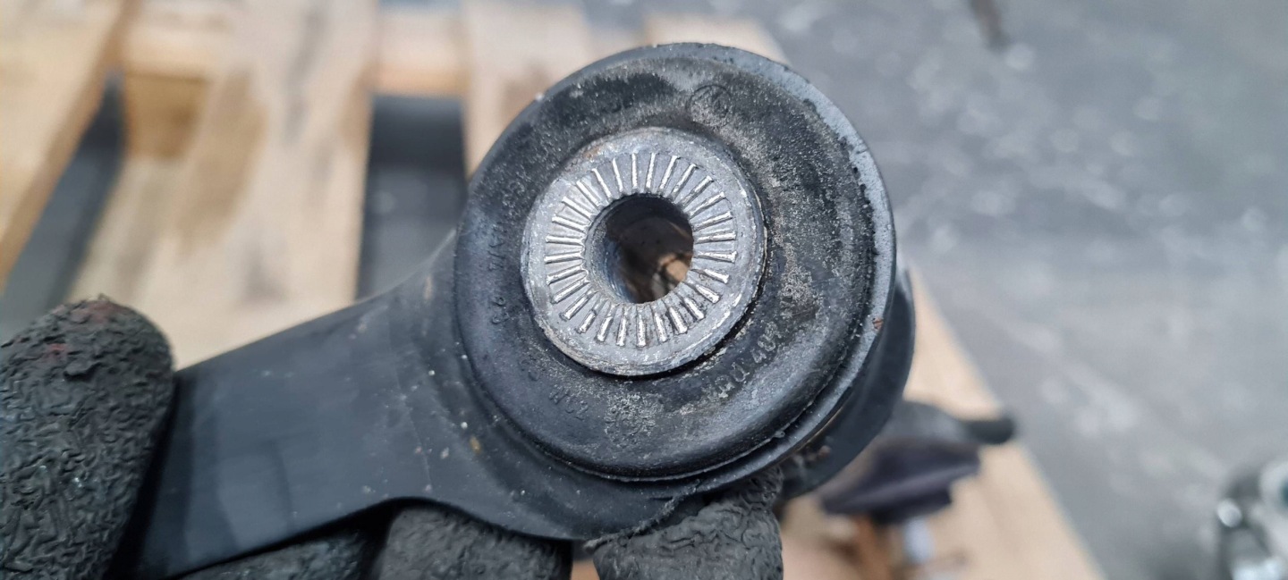 Q3 83A Querlenker unterer rechts vorne vorne 2.0 TFSI 3Q0407152S