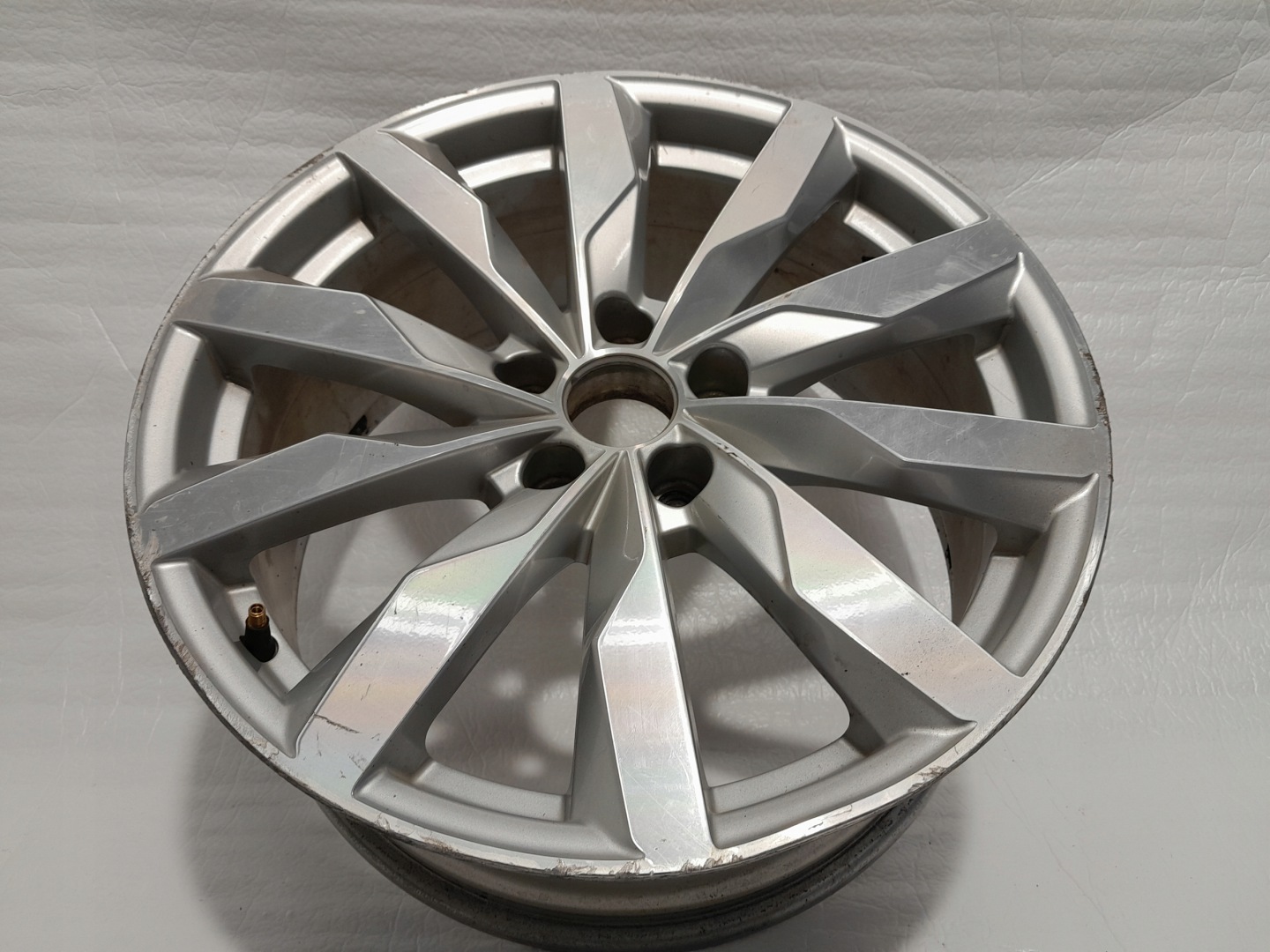 AUDI A4 B9 A5 8W A6 disk ALU 18'' CALI ORG. 8W0601025S