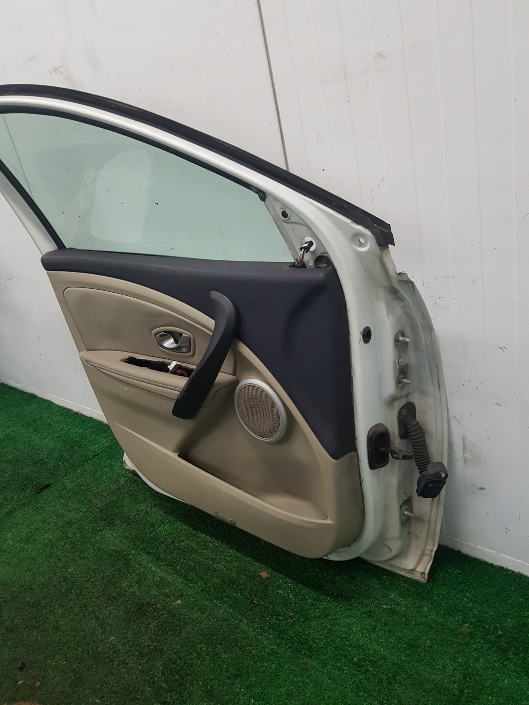 door left front RENAULT MEGANE 3 2009 KOD LAKIERU : DV369