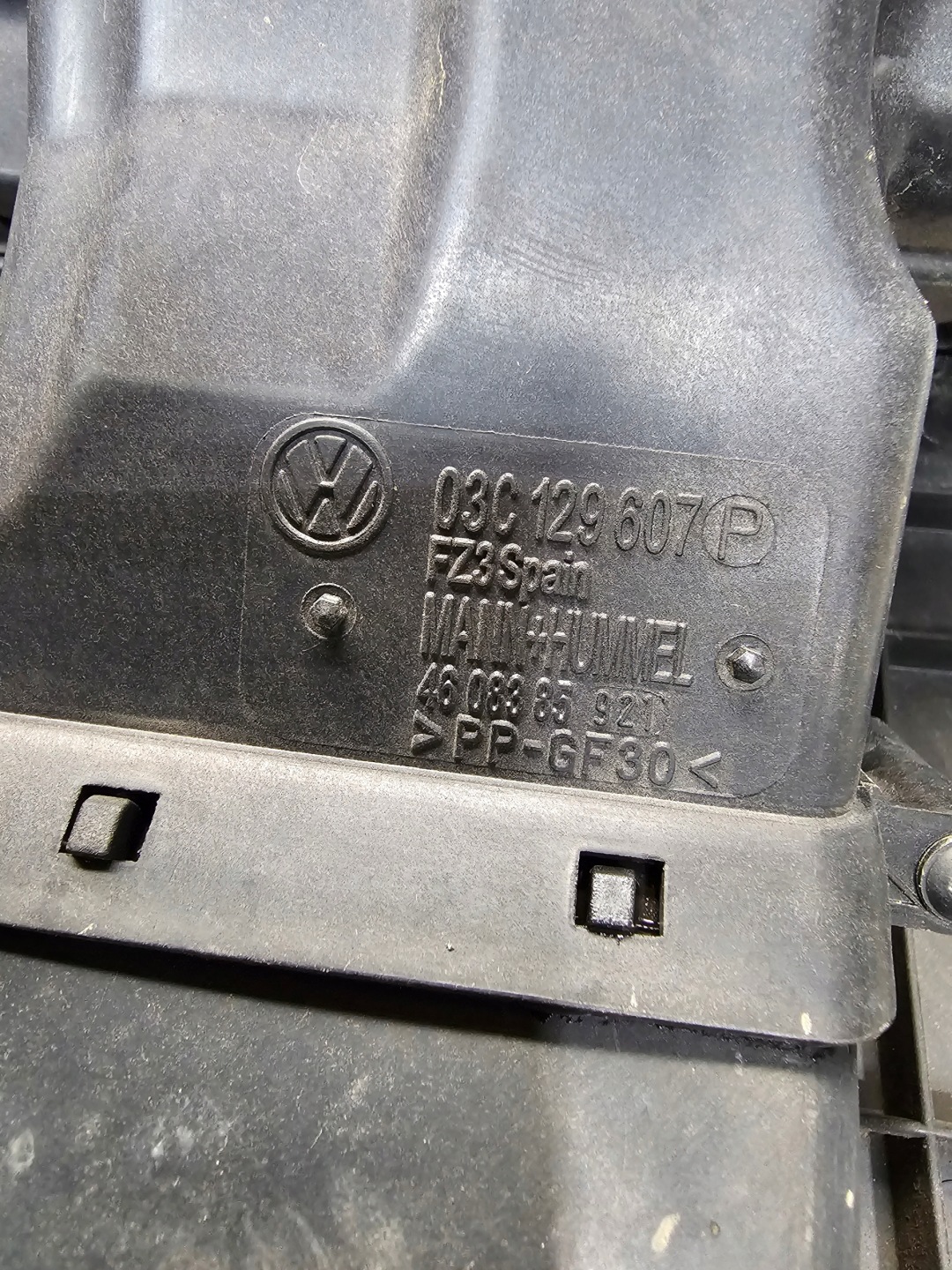 GEHÄUSE FILTER ABDECKUNG AUDI A3 8P 1.6 MPI 03C129607P