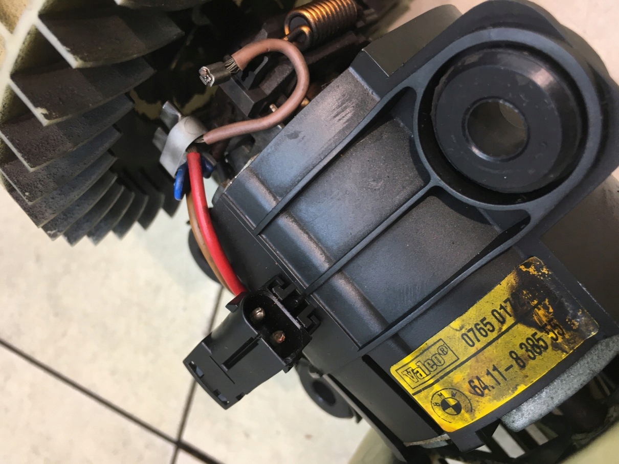 Lüfter DMUCHAWA BMW 5 E39 FL 8385558