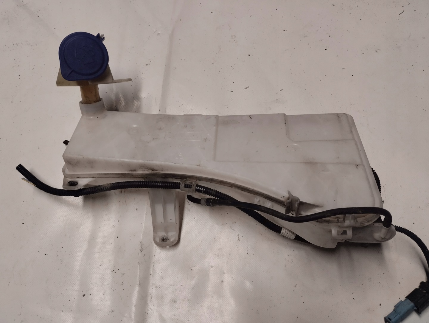 OPEL GRANDLAND X washer fluid tank