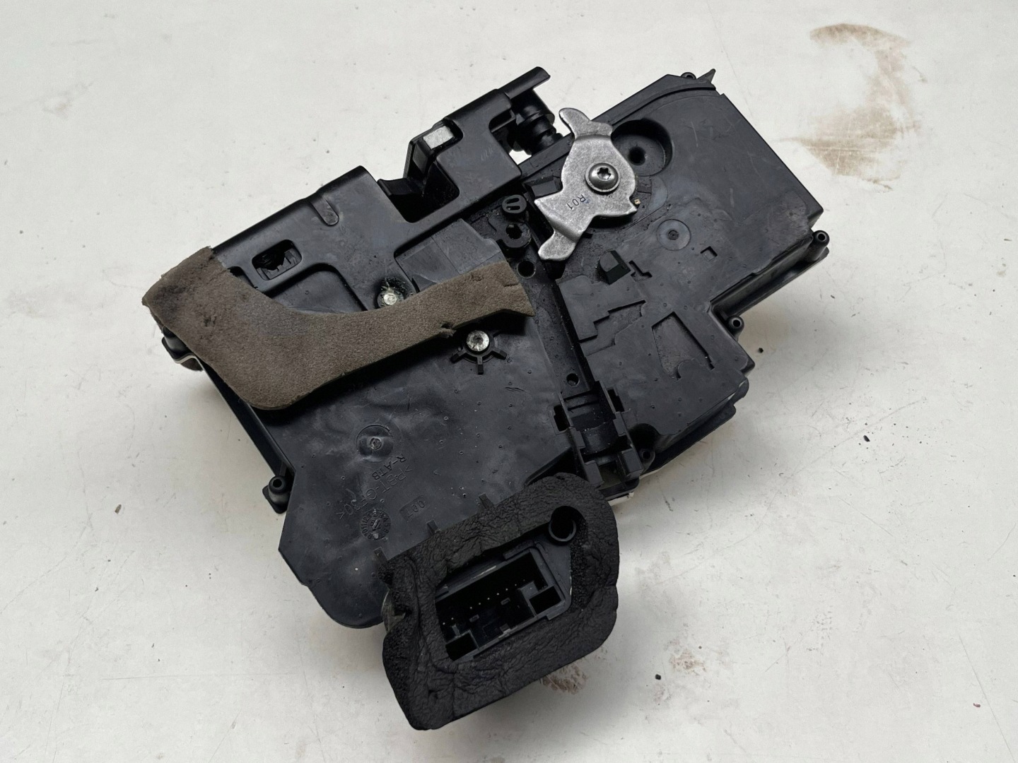 AUDI A6 C8 lock door right rear part 4K0839016P @M
