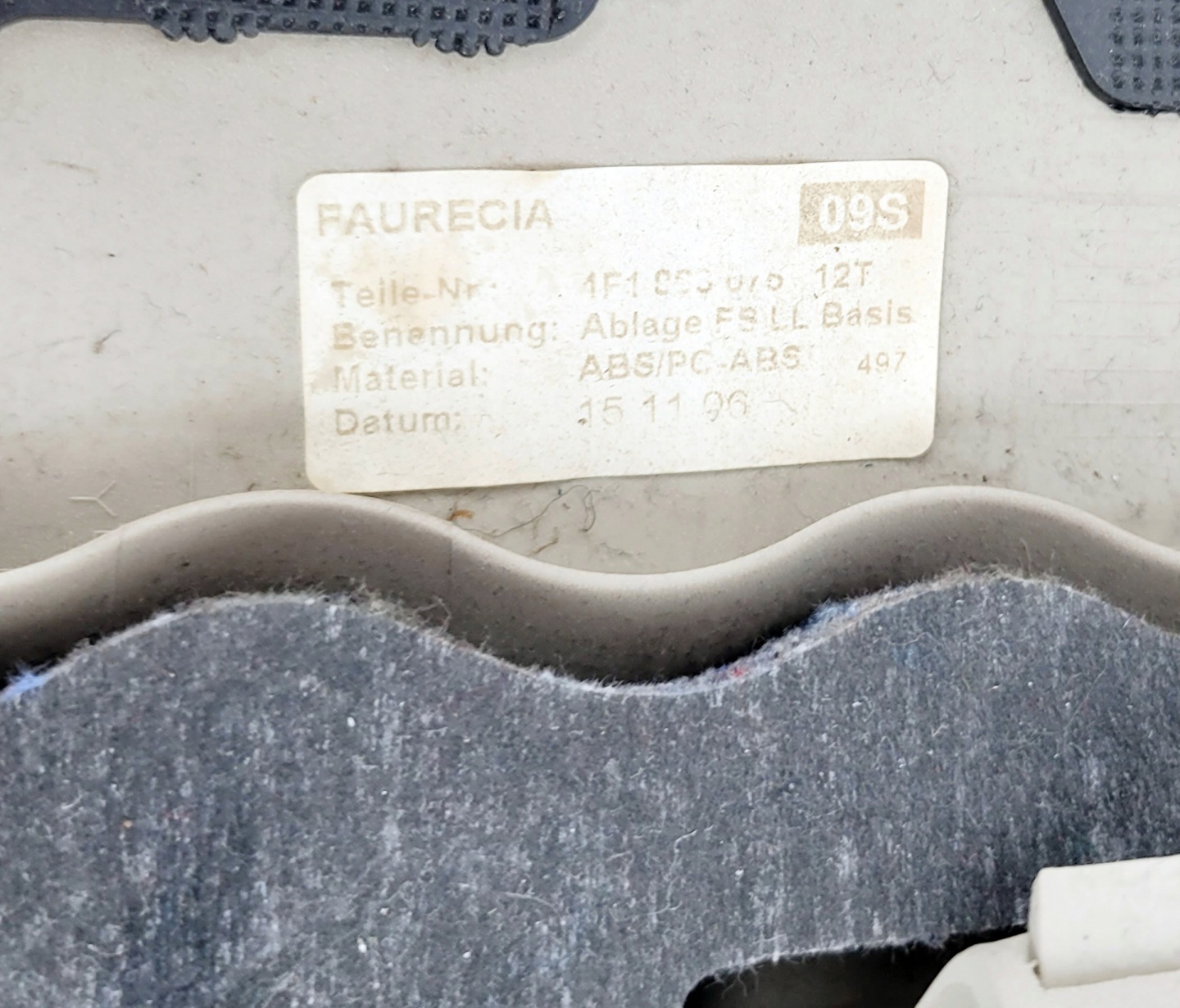 AUDI A6 C6 cover below steering wheel, KOLUMNE electrical beige