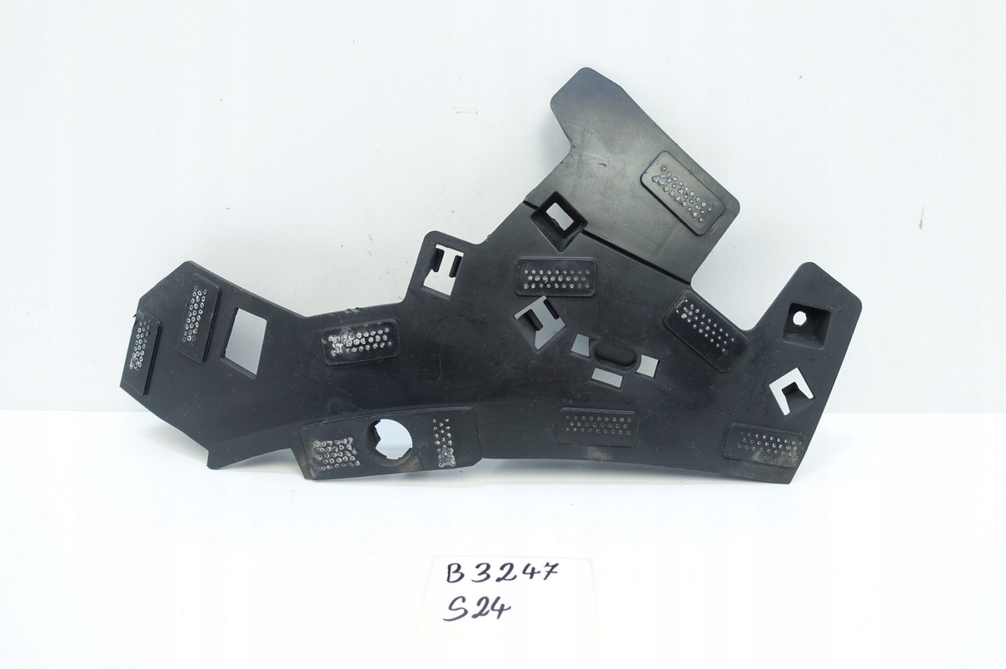 bumper bracket right front VOLVO S60 V60 18- 31663580