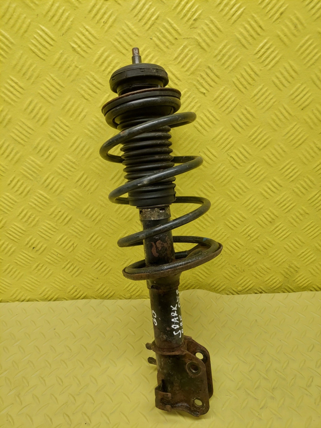 CHEVROLET SPARK and 0.8 McPherson right front