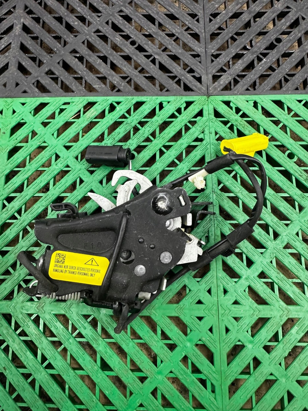 bonnet latch lock BMW 5 G30 G31 G11 7347410