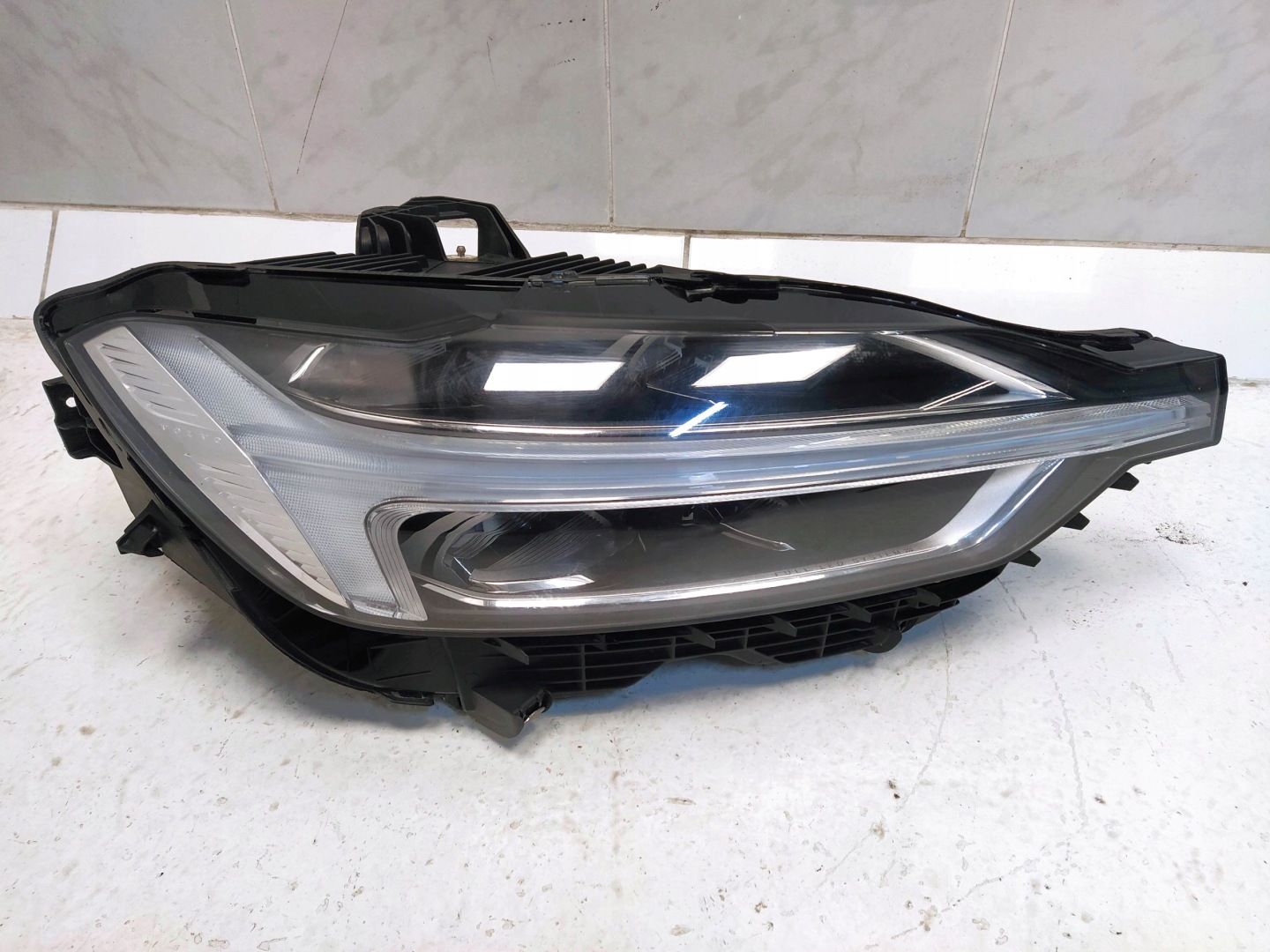 VOLVO XC60 II REFLEKTOR light front right LED MID complete control unit