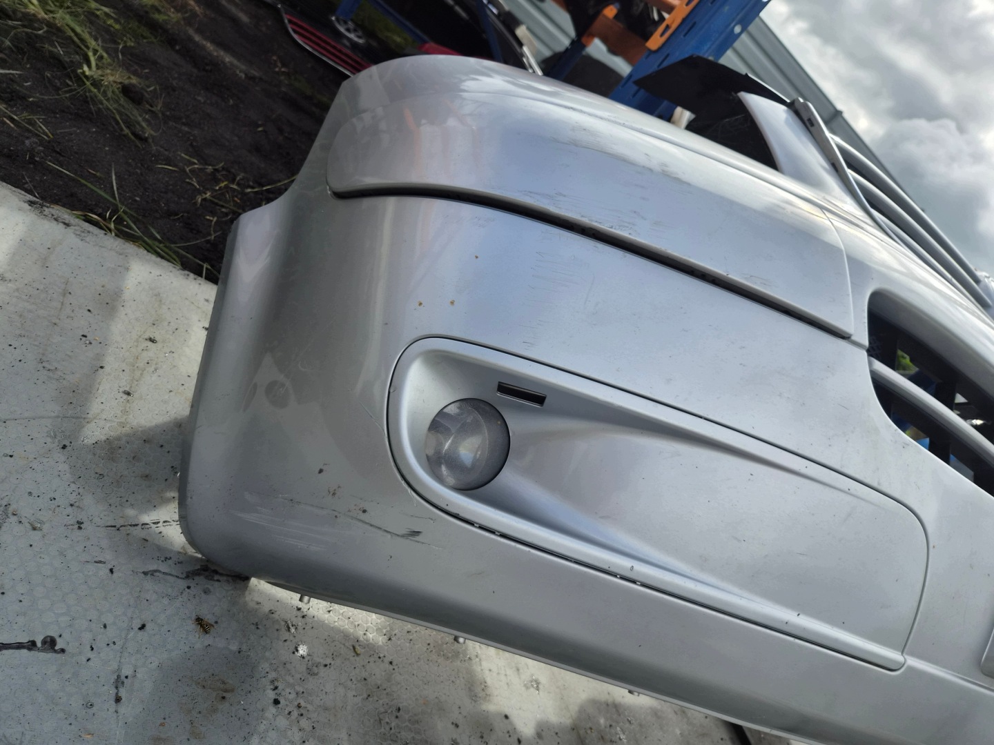 VW T5 Frontstoßstange vorne Caravelle Multivan srebrny