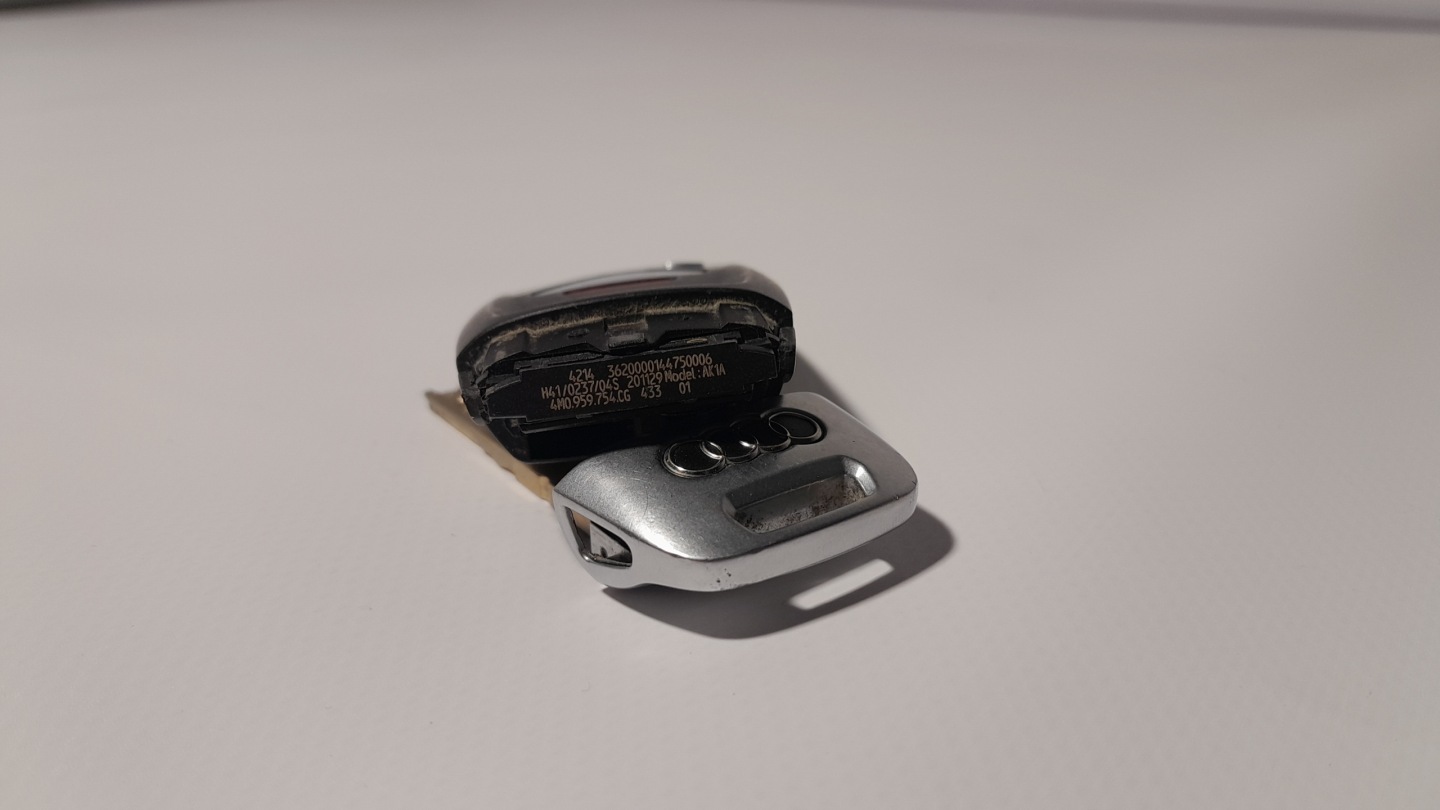 AUDI A4 B9 key PILOT 4M0959754CG
