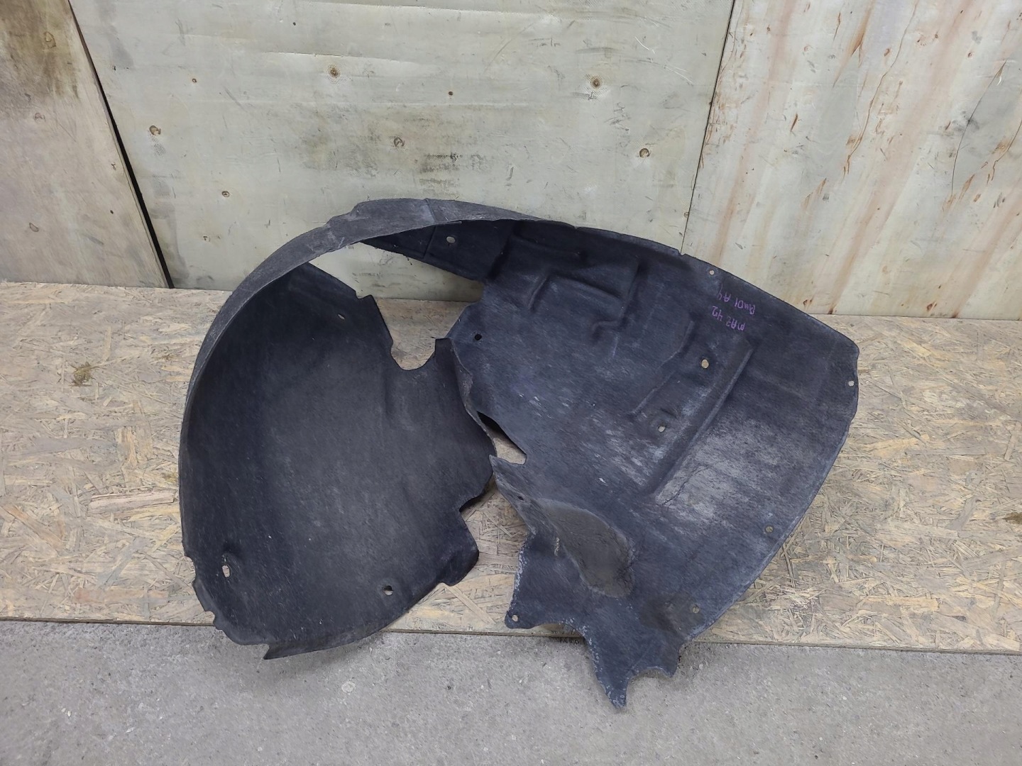 mudguard front right side Audi A4 B8 2011
