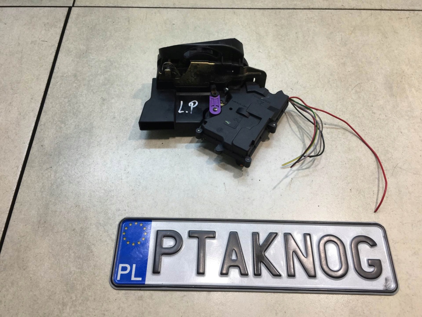 lock door left front MAZDA 323F BJ FL