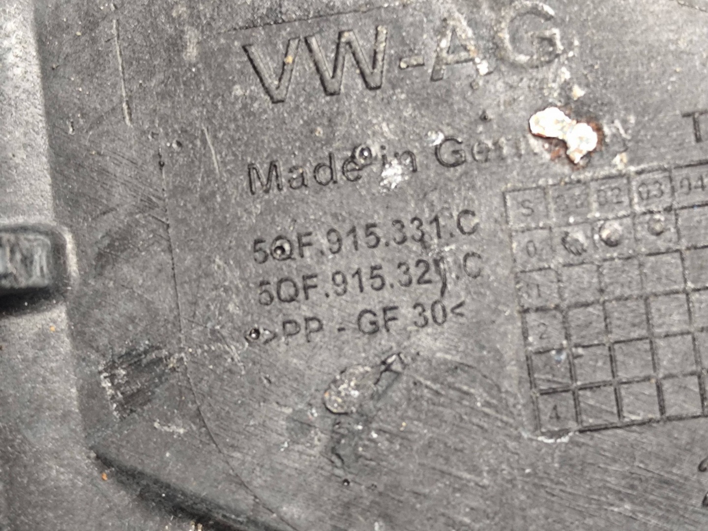 VOLKSWAGEN TIGUAN držač akumulatora 5QF915331C