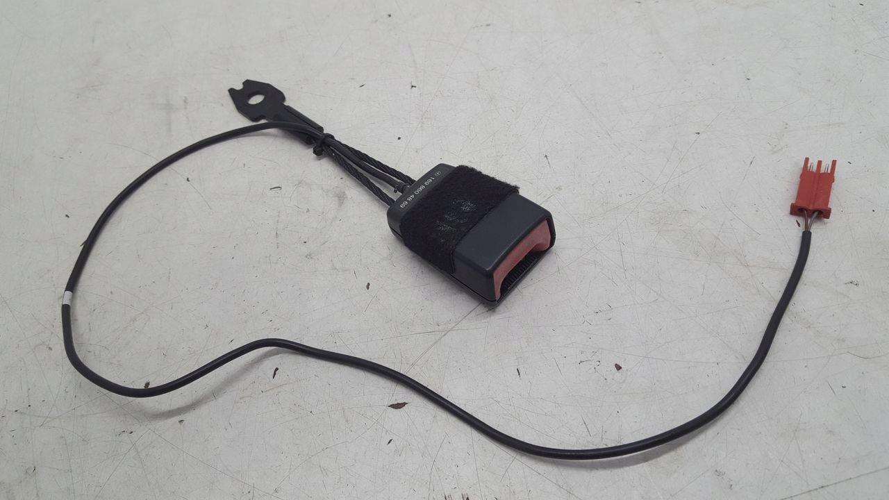 Zapinka supports right front Mercedes W169 3D