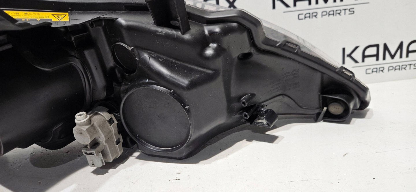 Reflektor left side Toyota Verso 811500F181