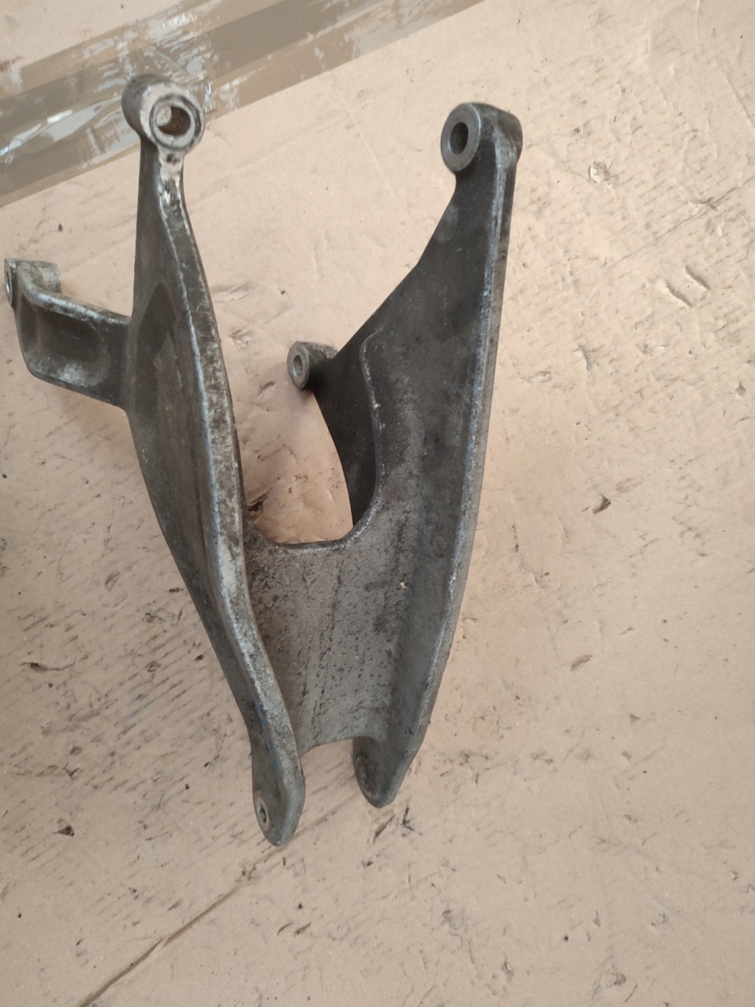 engine mount holder holder OPEL SINTRA 10257136