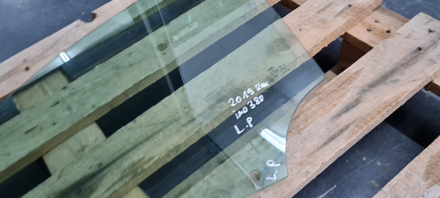 Q3 83A window door left left front 19R 2019 83A845201