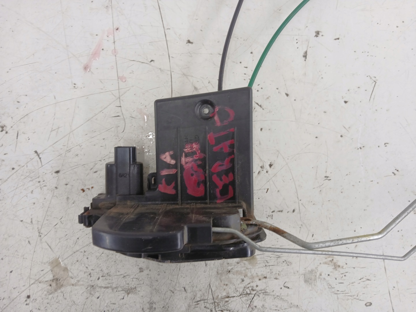 KIA CERATO and lock door left front