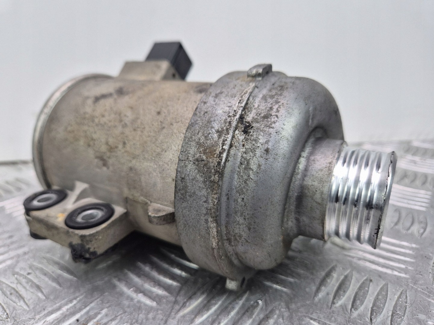 BMW X1 E84 20i water pump N20 7604027 N20B20A