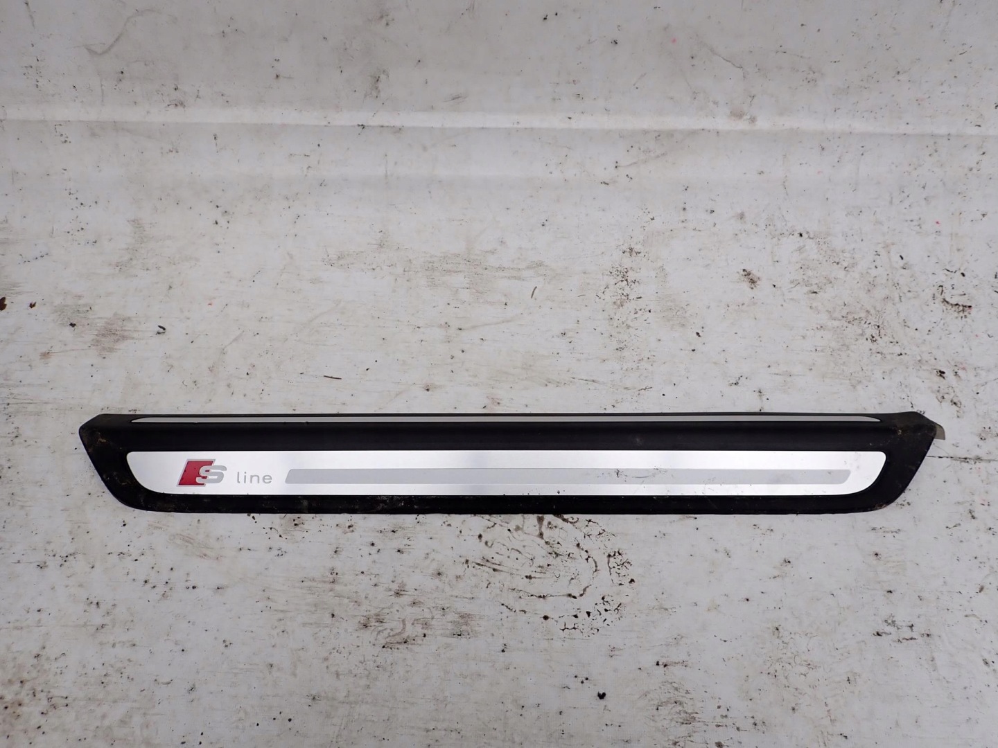 AUDI Q5 and 1 8R S-LINE 08-16 moulding cap threshold right front