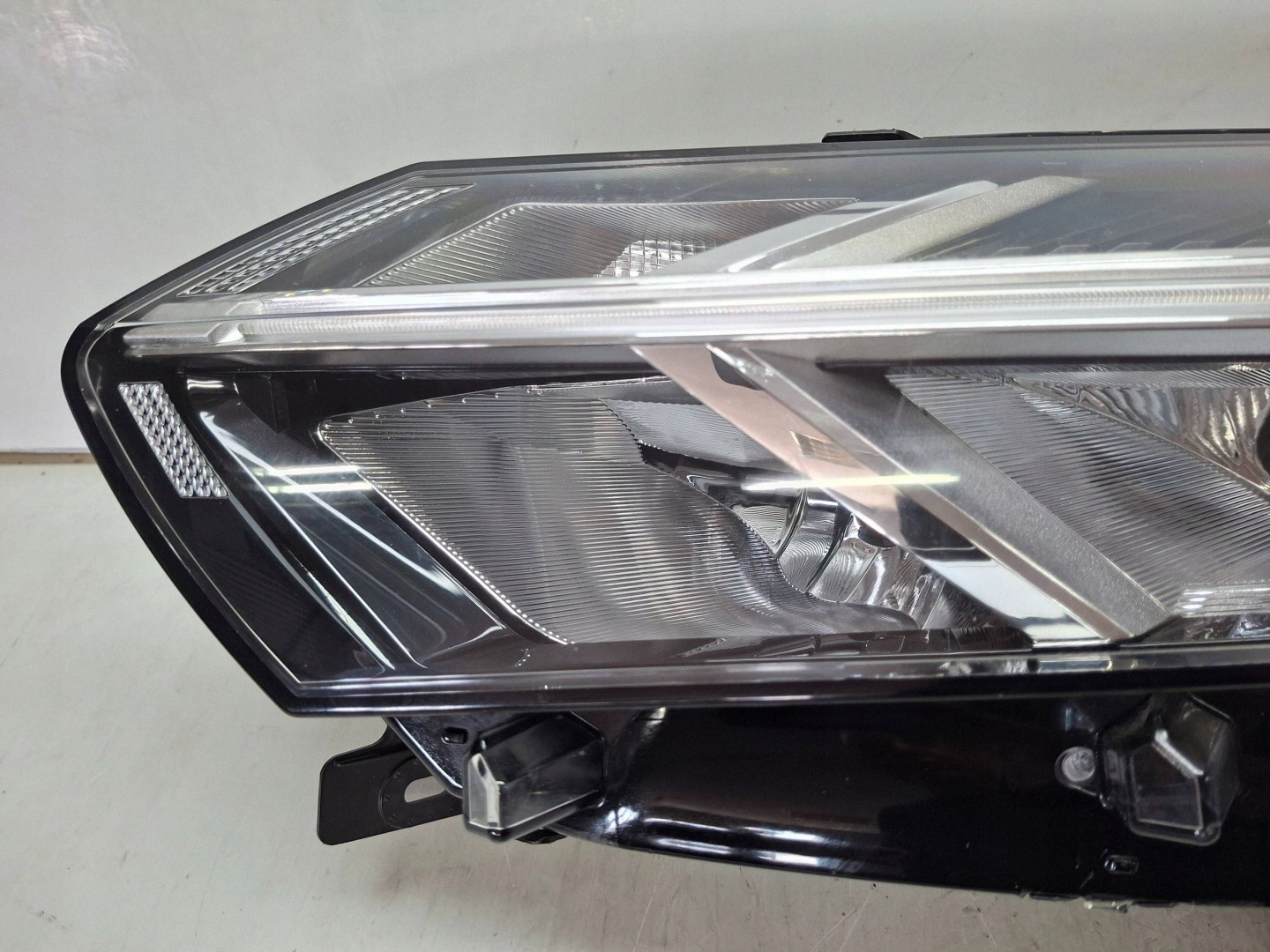 light front left 260608545R DACIA SANDERO III LED 2021