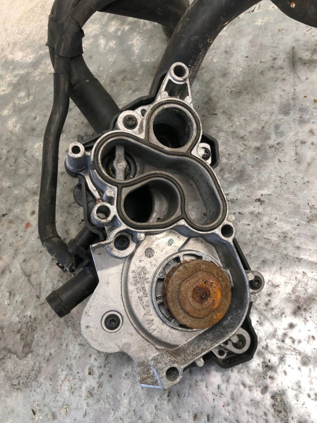 water pump VW AUDI 04E121042A 5Q0122101DH