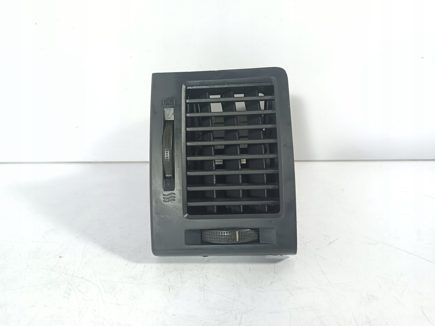 Hyundai Getz 02-11 grid air conditioning devices air left driver´s