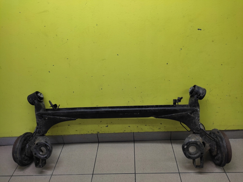 VW FOX 1.2 hinten Achsträger