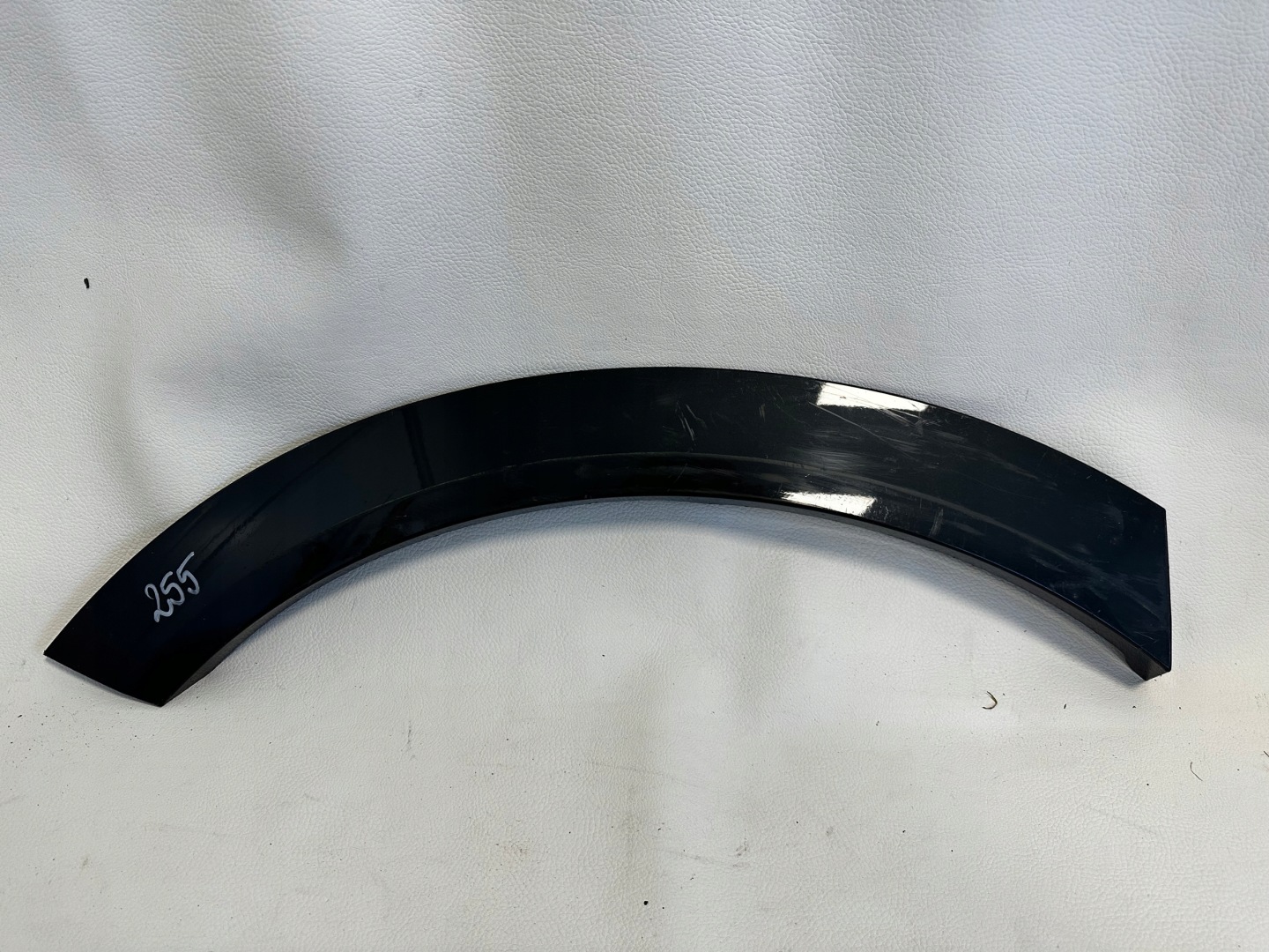Audi E-TRON 4KE moulding for fender rear part right