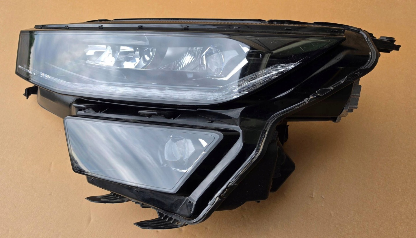 Skoda Kodiaq and light front left po liftingu 2021-2024 facelift