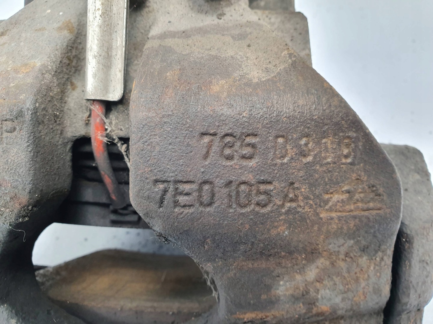 caliper brake front left VOLKSWAGEN TRANSPORTER T5