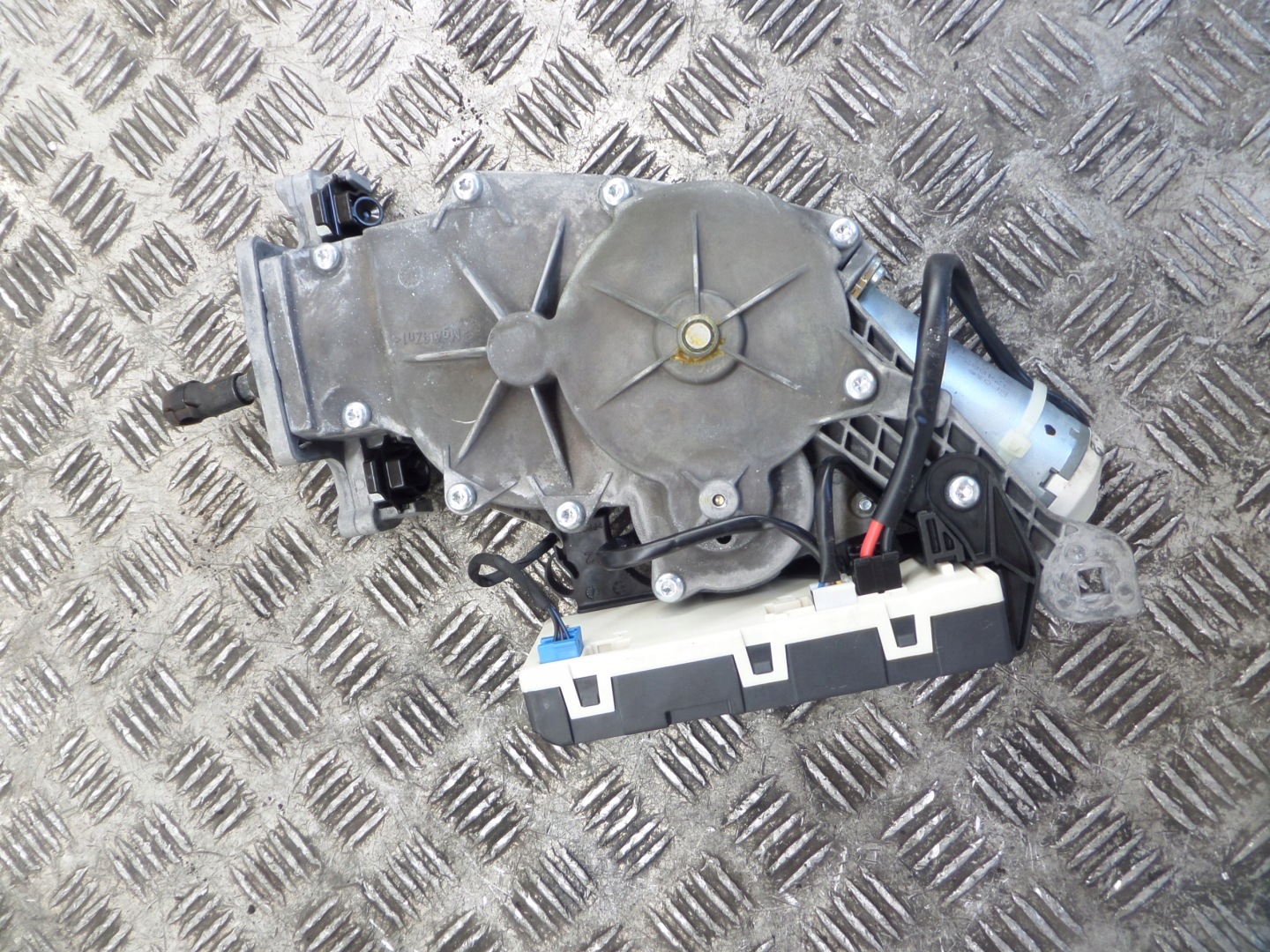 MERCEDES W212 E class KOMBI DOCIAG bonnet A2128203642