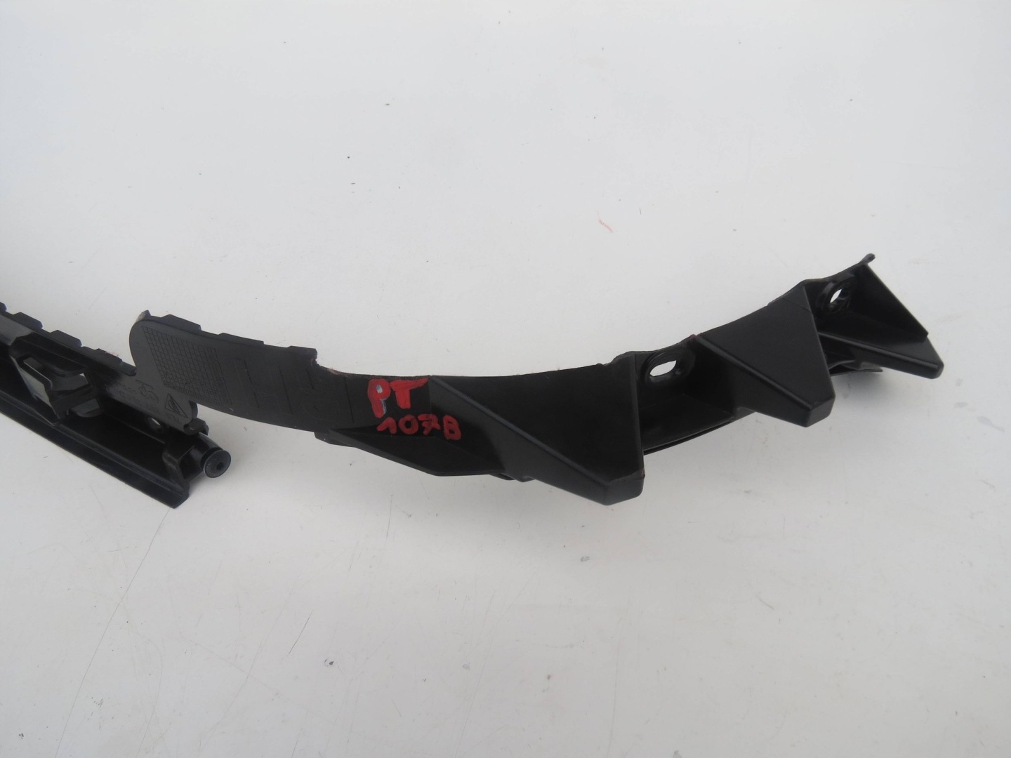 bumper bracket right rear part PORSCHE CAYENNE 7L5807394D